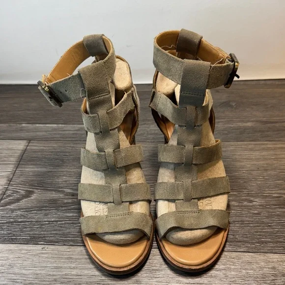 UGG Stylish green/Tan suede/leather Sandals size 7.5 (j151) - Picture 2 of 14
